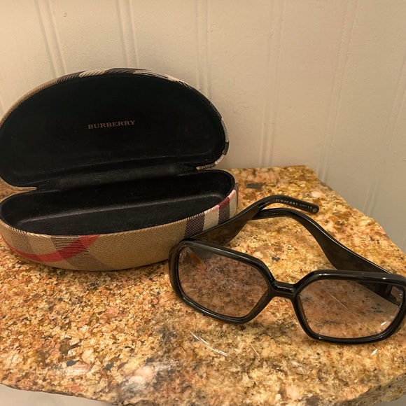 Burberry women’s oversized sunglasses - Picture 1 of 8